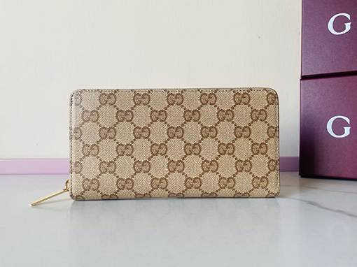 グッチ 長めのファスナー付き財布
