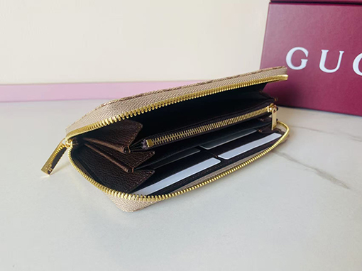 グッチ 長めのファスナー付き財布
