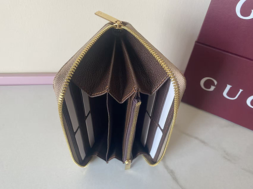 グッチ 長めのファスナー付き財布