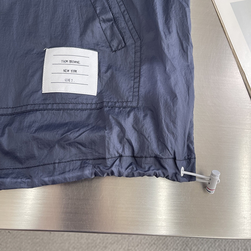 トムブラウン クラシックの4本バーのサンプロテクションジャケット