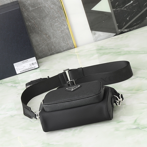 プラダコピー Re-Nylon 布地とグレインレザーのショルダーバッグ