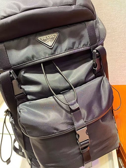 プラダ ハイキングバックパック