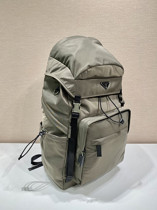 プラダ 新しいハイキングバックパック