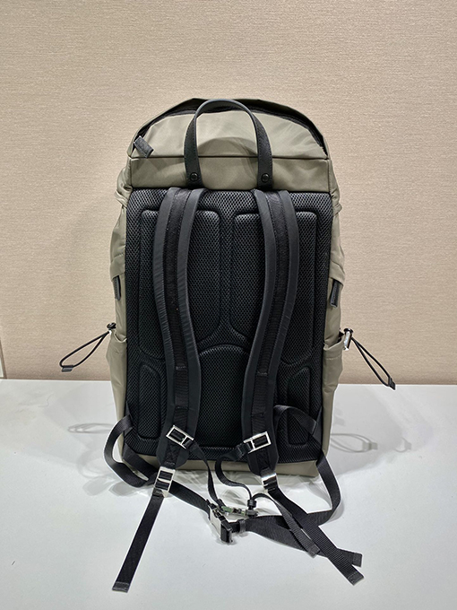 プラダ 新しいハイキングバックパック