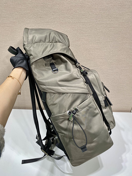 プラダ 新しいハイキングバックパック