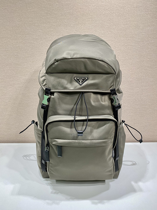 プラダ 新しいハイキングバックパック