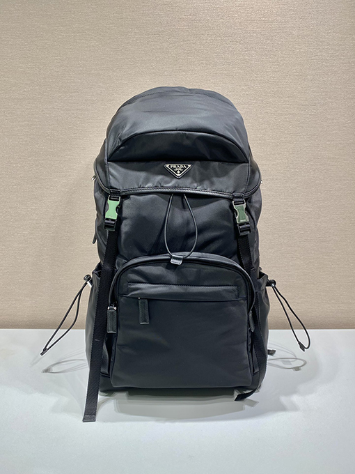 プラダ 新しいハイキングバックパック