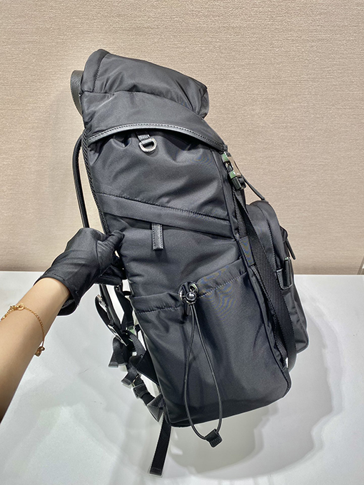 プラダ 新しいハイキングバックパック