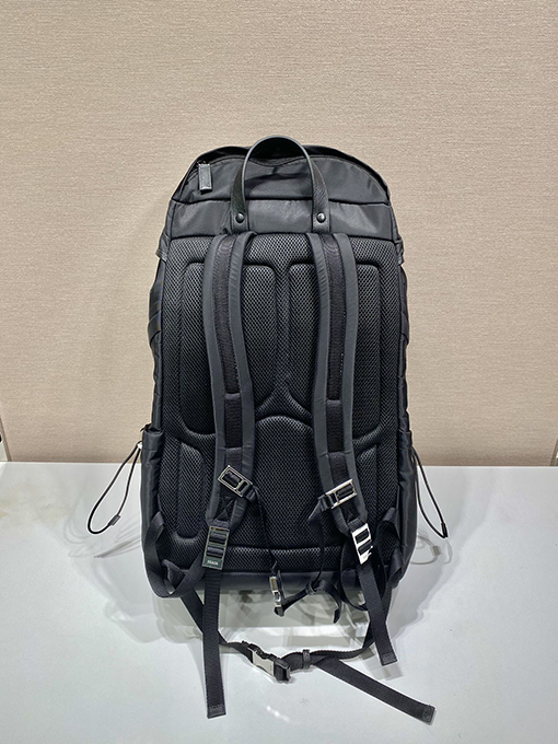 プラダ 新しいハイキングバックパック