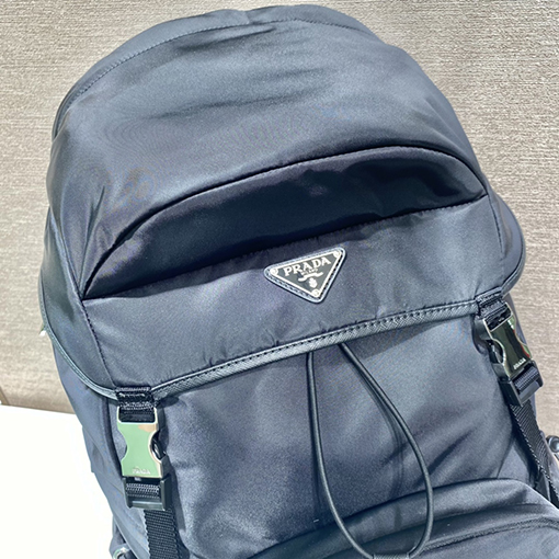 プラダ 新しいハイキングバックパック
