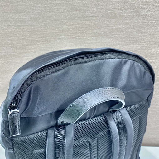 プラダ 新しいハイキングバックパック