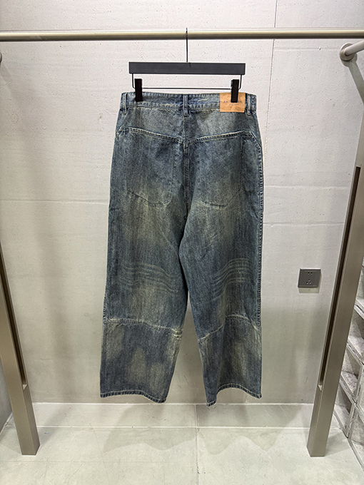 バレンシアガ 新しいサンスクリット語のアップリケペイント汚れたパンツ