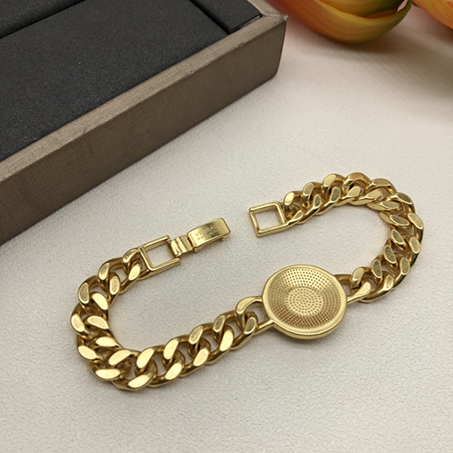 ヴェルサーチ 新しいブレスレット