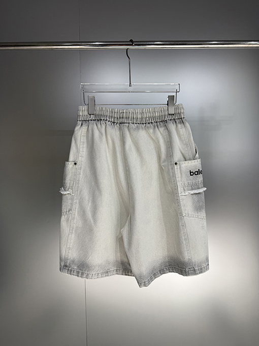 バレンシアガスーパーコピー 26SS 春夏新作 ブリーチ加工ショートパンツ