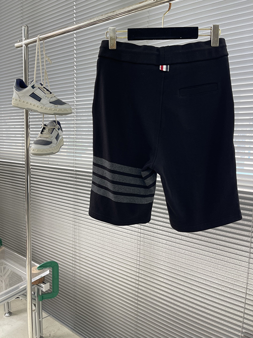 トムブラウン偽物 白の4本線ショートパンツ