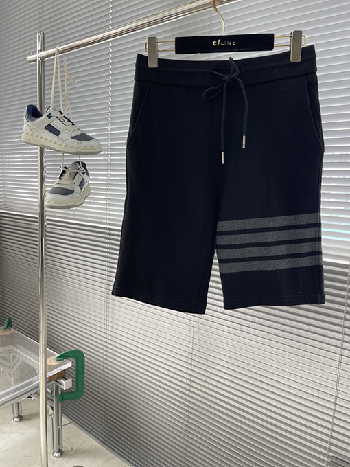 トムブラウン偽物 白の4本線ショートパンツ