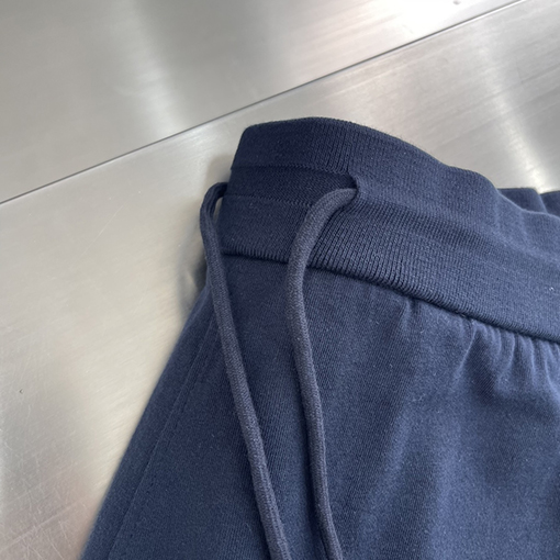 トムブラウン偽物 白の4本線ショートパンツ
