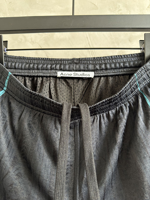 アクネストゥディオズ Acne Studios 1996 青と黒の限定ジャージとショーツ
