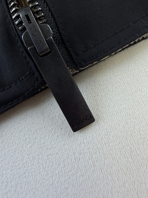 グッチ 両面キャンバス刺繍ロゴジャケット