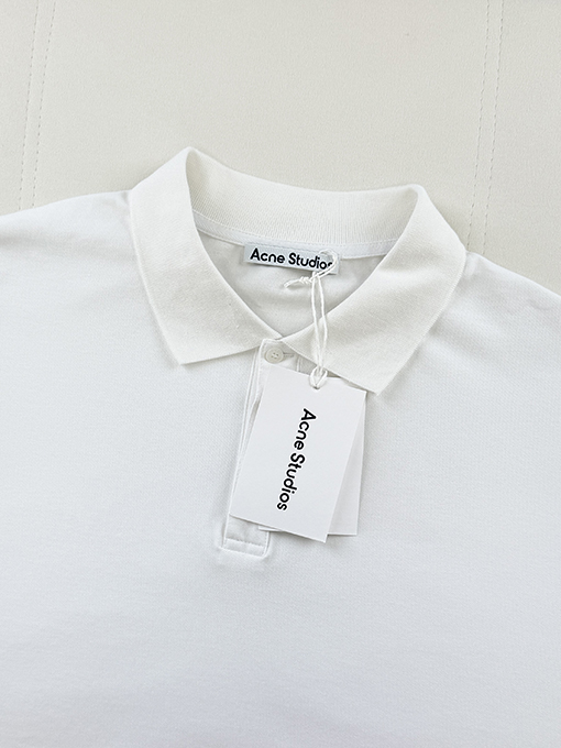 アクネストゥディオズ偽物 Acne Studios オフホワイトの長袖ポロシャツ