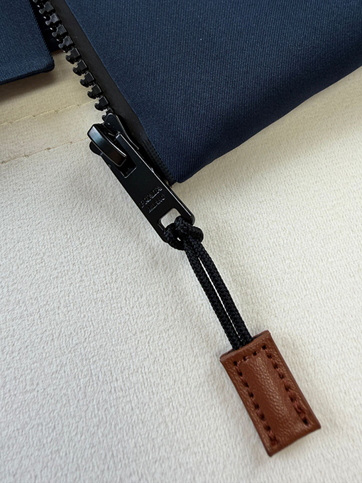 プラダ フロントジッパー付きスキーダウンジャケット