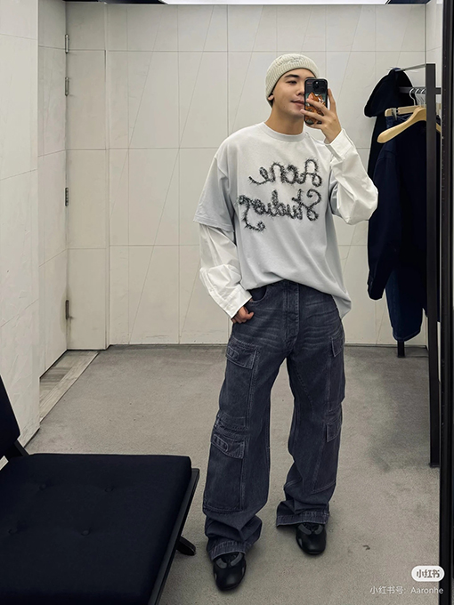 アクネストゥディオズ Acne Studios 袖にフロッキーの文字ツーピース風の長袖シャツ