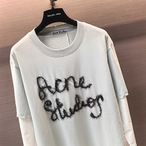 アクネストゥディオズ Acne Studios 袖にフロッキーの文字ツーピース風の長袖シャツ