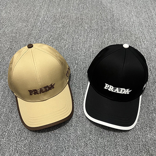 プラダベースボールキャップコピー 三角形のロゴが入ったハードトップベースボールキャップ