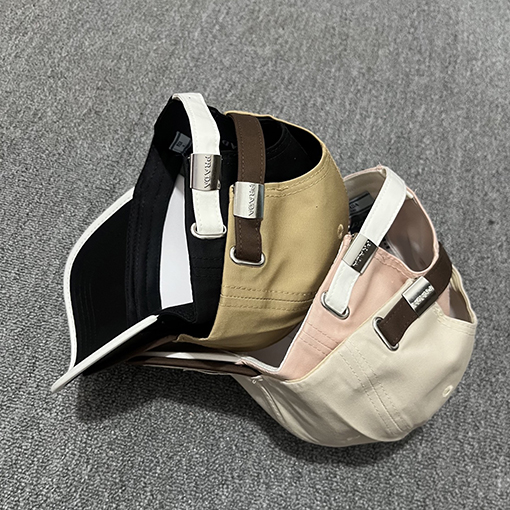 プラダベースボールキャップコピー 三角形のロゴが入ったハードトップベースボールキャップ