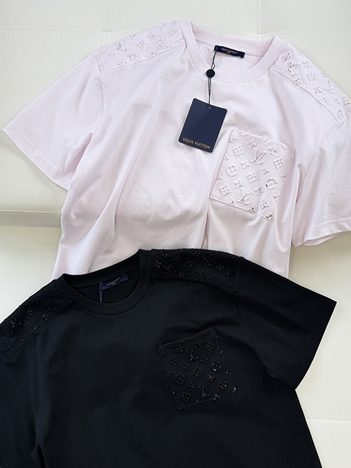 ルイヴィトン半袖Tシャツコピー クラシックなエンボスの反射ロゴ入り半袖Tシャツ