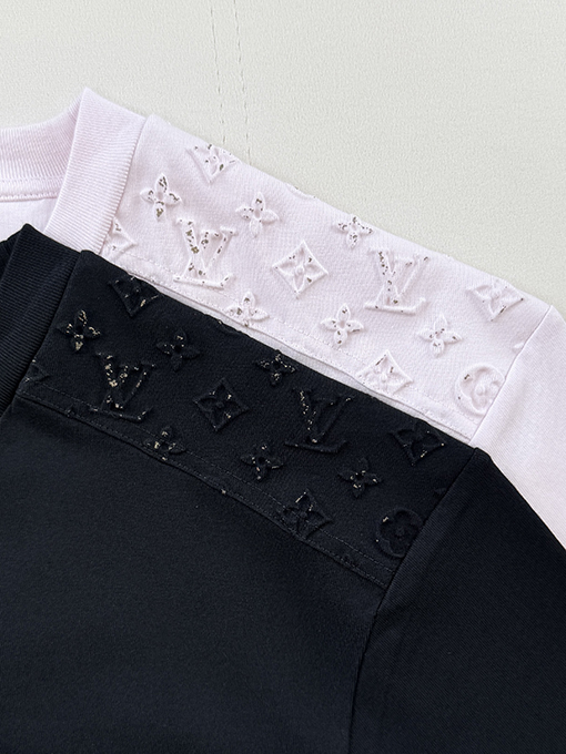 ルイヴィトン半袖Tシャツコピー クラシックなエンボスの反射ロゴ入り半袖Tシャツ
