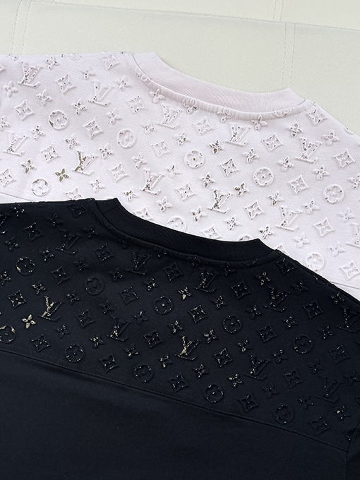 ルイヴィトン半袖Tシャツコピー クラシックなエンボスの反射ロゴ入り半袖Tシャツ