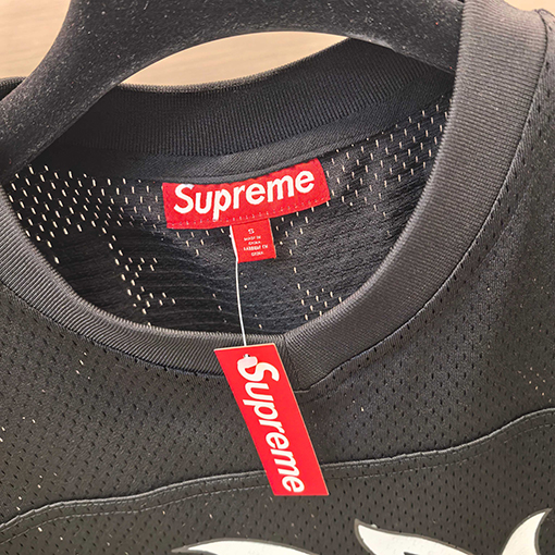 シュプリーム Supreme リトル・ファイヤーマン・シリーズの半袖ジャージ