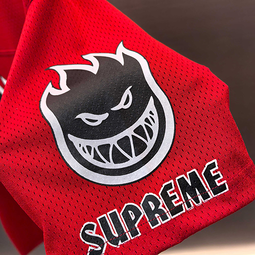 シュプリーム Supreme リトル・ファイヤーマン・シリーズの半袖ジャージ