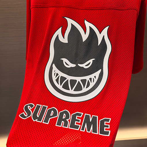 シュプリーム Supreme リトル・ファイヤーマン・シリーズの半袖ジャージ