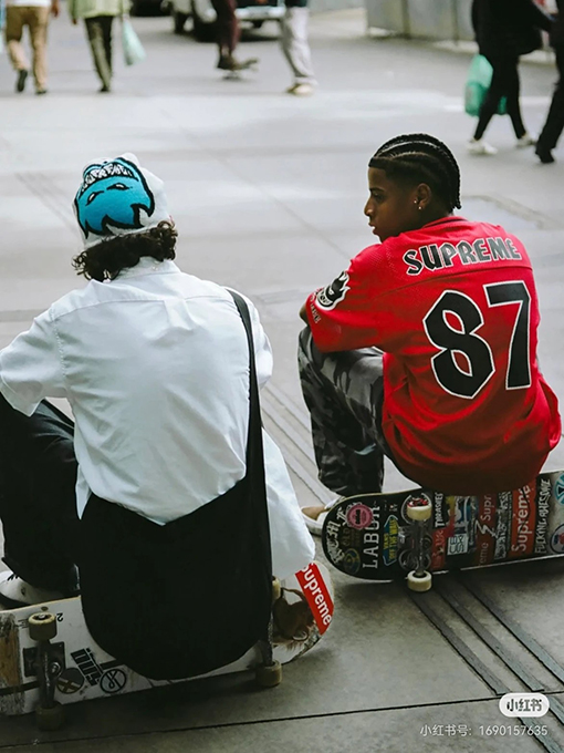 シュプリーム Supreme リトル・ファイヤーマン・シリーズの半袖ジャージ