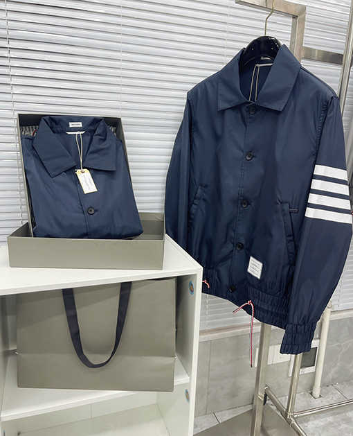 トムブラウン偽物 防水ジャケット