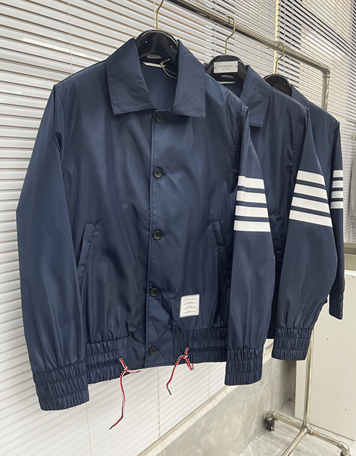 トムブラウン偽物 防水ジャケット