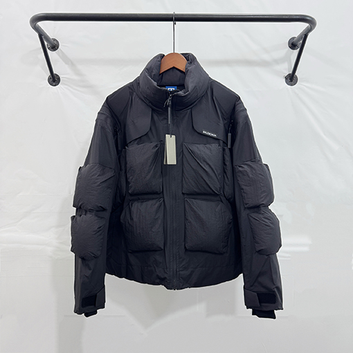 バレンシアガ BALENCIAGA 最新の秋冬フード付きダウンジャケット