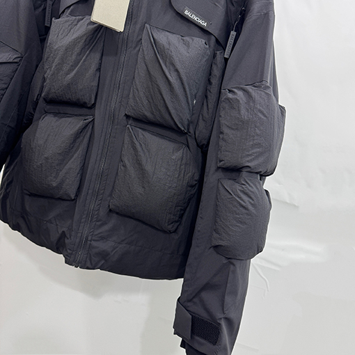 バレンシアガ BALENCIAGA 最新の秋冬フード付きダウンジャケット