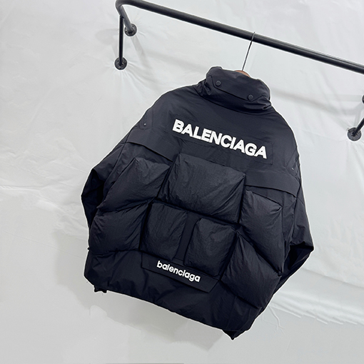バレンシアガ BALENCIAGA 最新の秋冬フード付きダウンジャケット