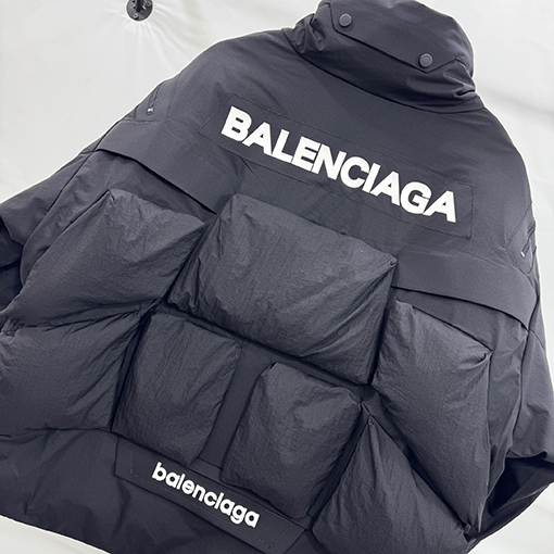 バレンシアガ BALENCIAGA 最新の秋冬フード付きダウンジャケット