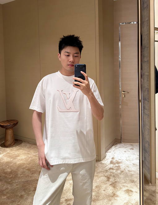 ルイヴィトンコピー LV クラシックなダイダイレーザー刺繍レター半袖Tシャツ