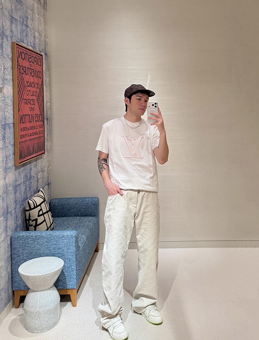 ルイヴィトンコピー LV クラシックなダイダイレーザー刺繍レター半袖Tシャツ