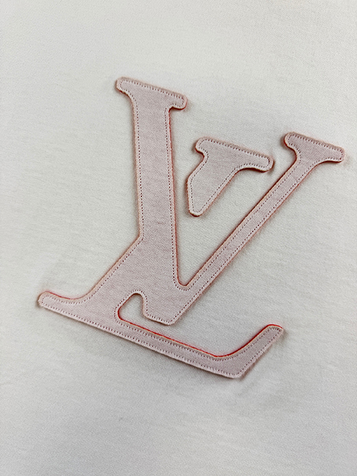 ルイヴィトンコピー LV クラシックなダイダイレーザー刺繍レター半袖Tシャツ