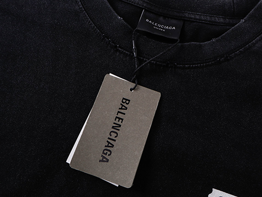 バレンシアガ BALENCIAGA クラシックなマスキングテープ柄の直刷りウォッシュとダメージ長袖シャツ