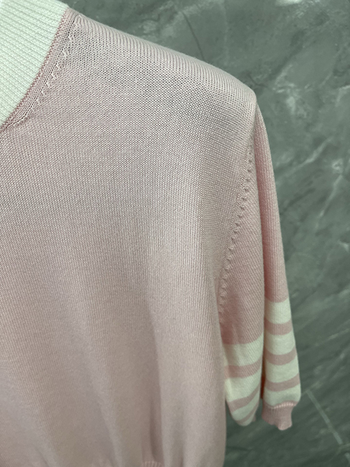 トムブラウン 綿100%ストレッチのクルーネックニット半袖Tシャツ