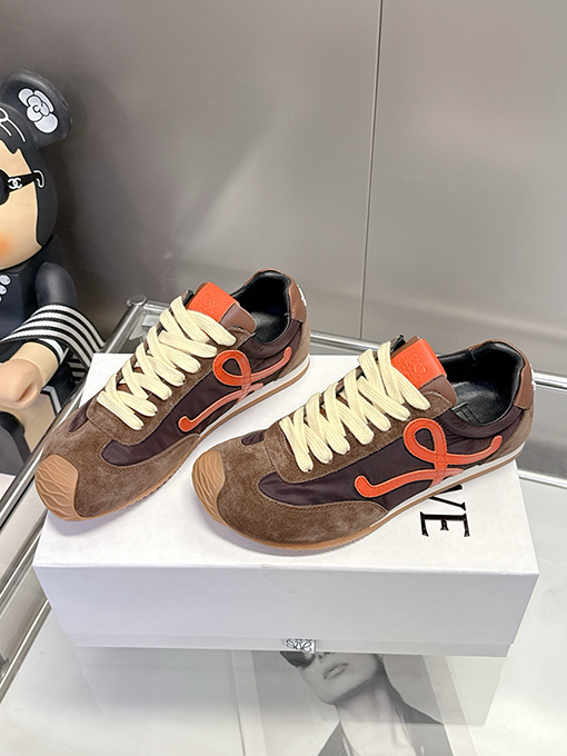 ロエベスーパーコピー 新作コラボレーションスニーカー