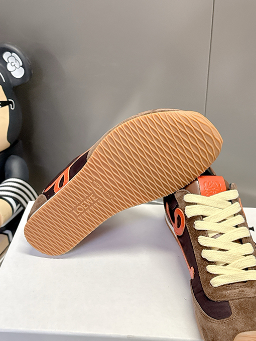 ロエベスーパーコピー 新作コラボレーションスニーカー