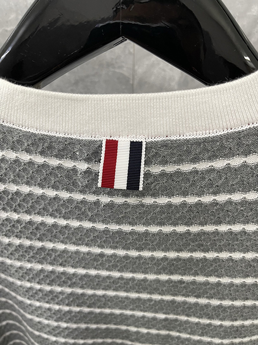 トムブラウン 綿100%のコーマ綿ストライプ柄ハニカムニット半袖Tシャツ